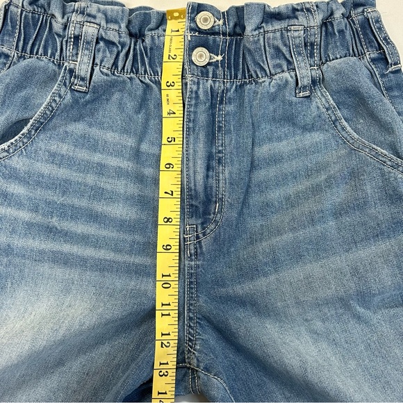 SO Juniors Mom Jean High Rise Size 9 (30x26) Taper Distressed Stretch Med Blue - Picture 9 of 14